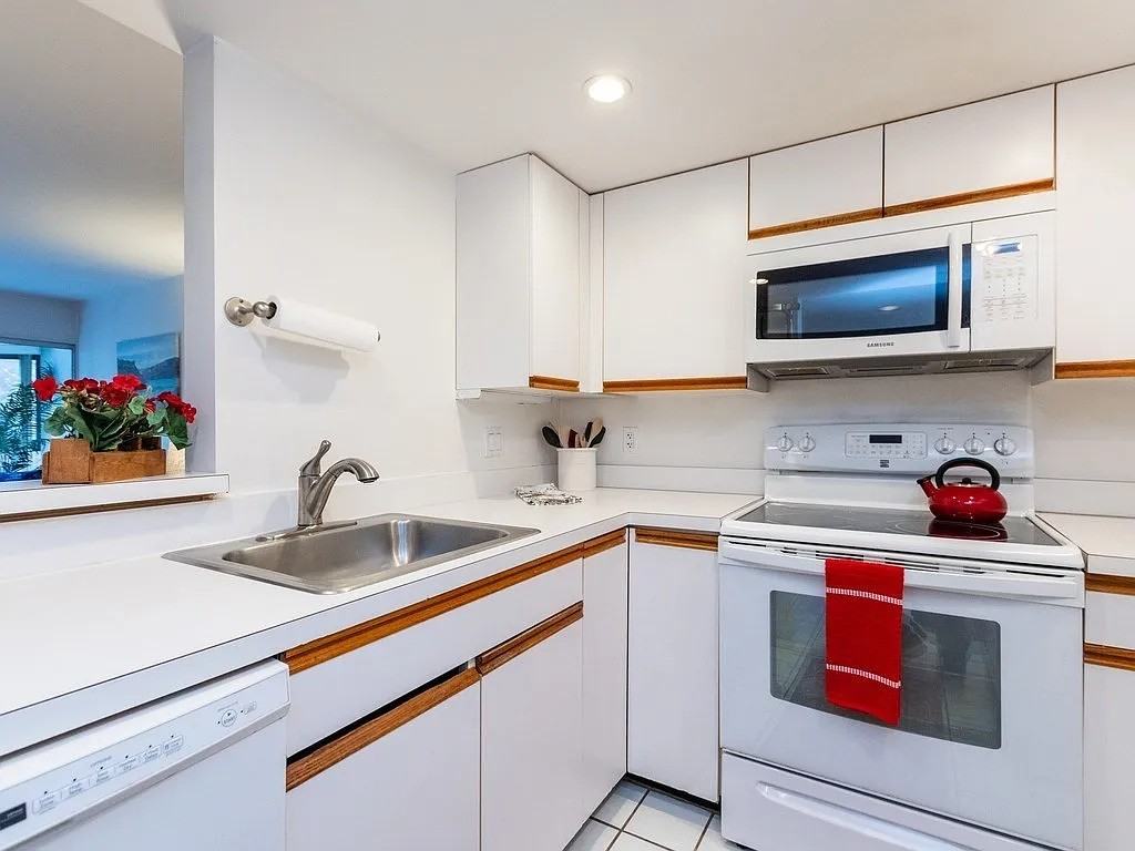 975 Massachusetts Ave #403 - Photo 2 of 16