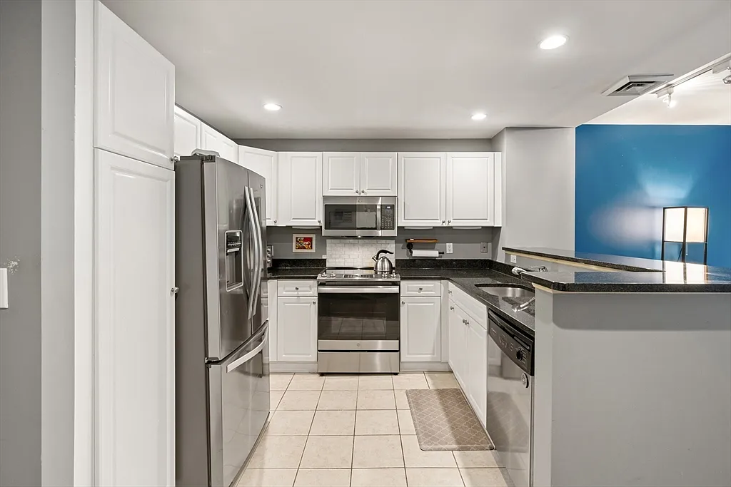 10 Seaport Dr #2107 - Photo 3 of 17