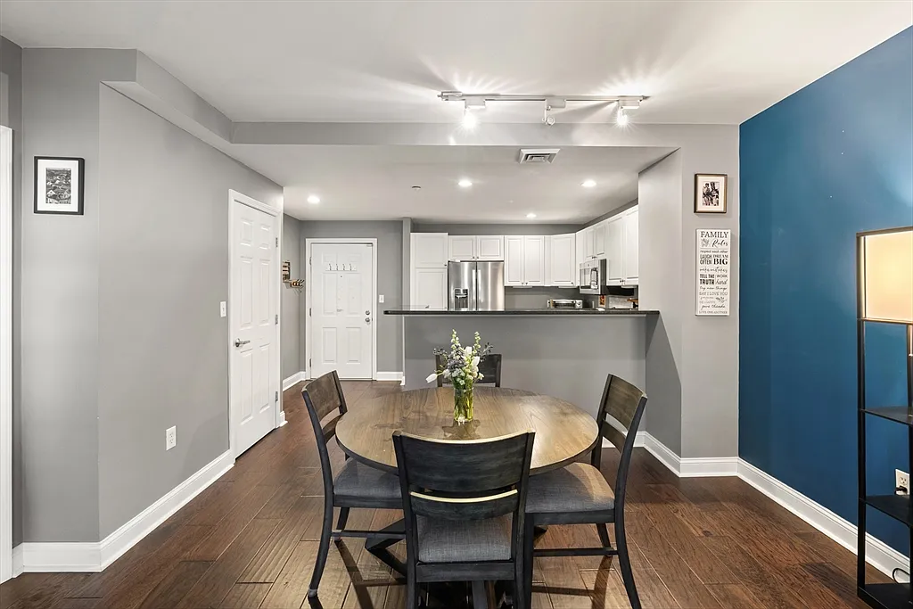 10 Seaport Dr #2107 - Photo 4 of 17