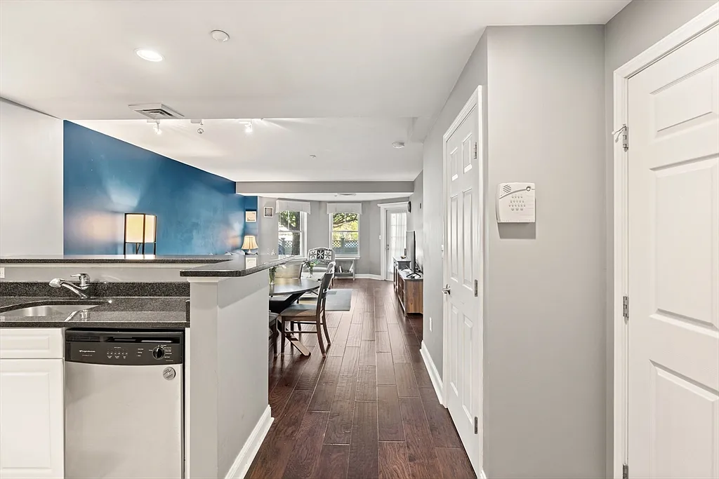 10 Seaport Dr #2107 - Photo 5 of 17