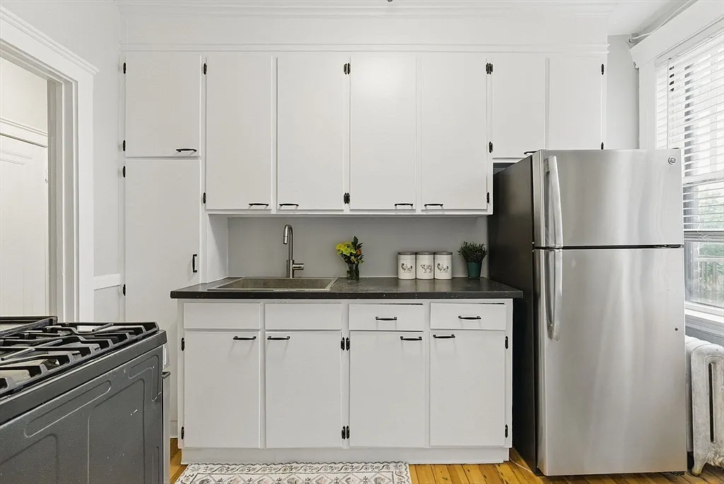 72 Strathmore Rd #10B - Photo 3 of 18