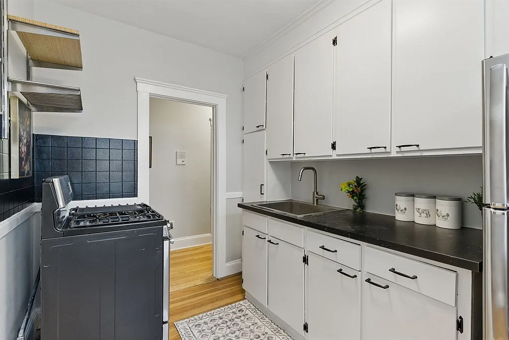 72 Strathmore Rd #10B - Photo 6 of 18