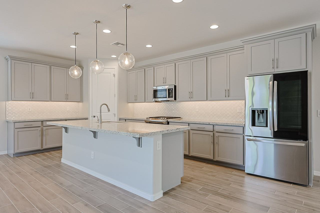 10218 W Piccadilly Rd - Photo 6 of 35
