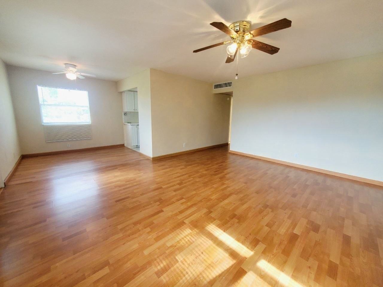 201 Bedford Trl #121 - Photo 4 of 28