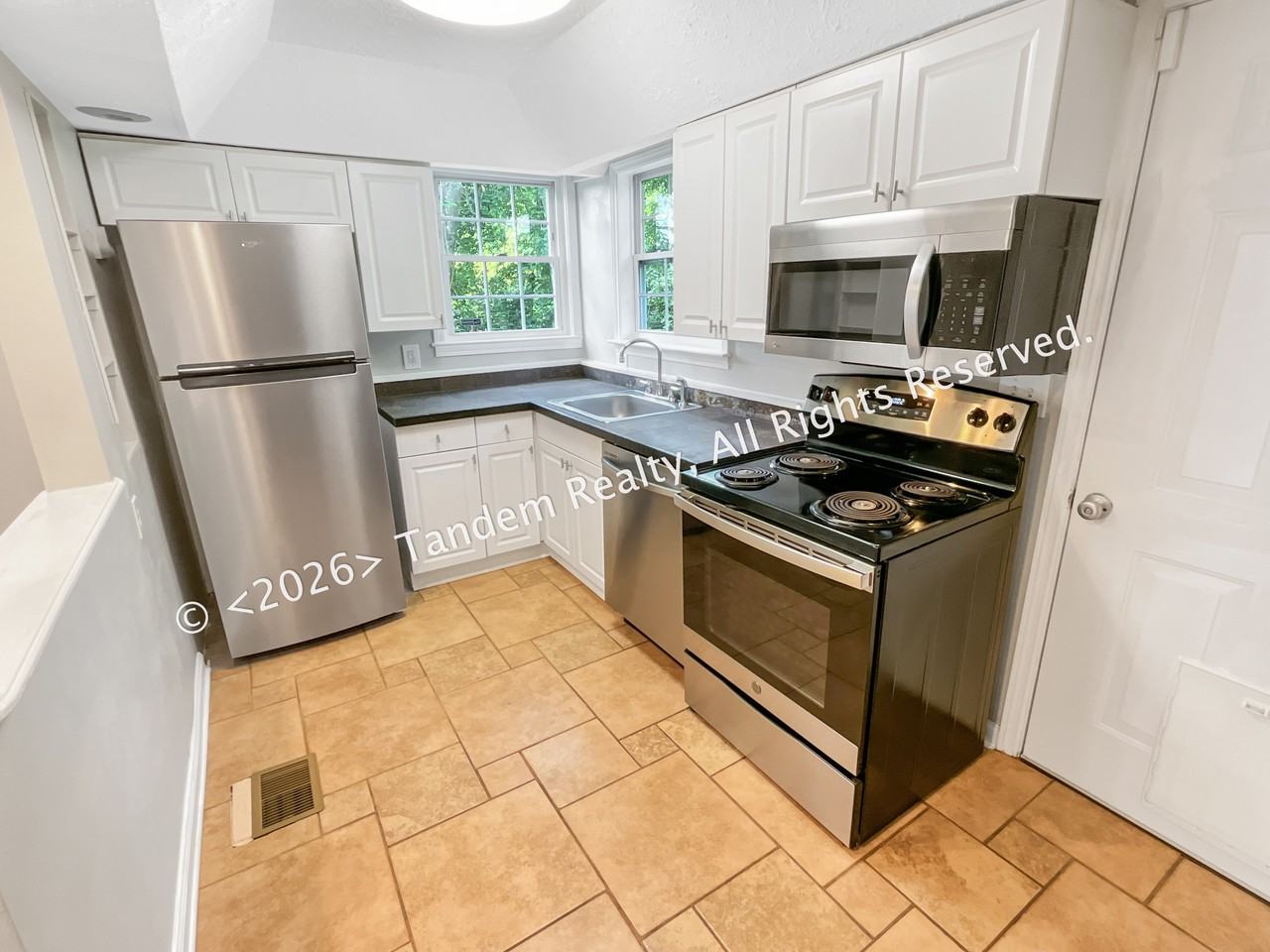313 Chamberlin St - Photo 6 of 16
