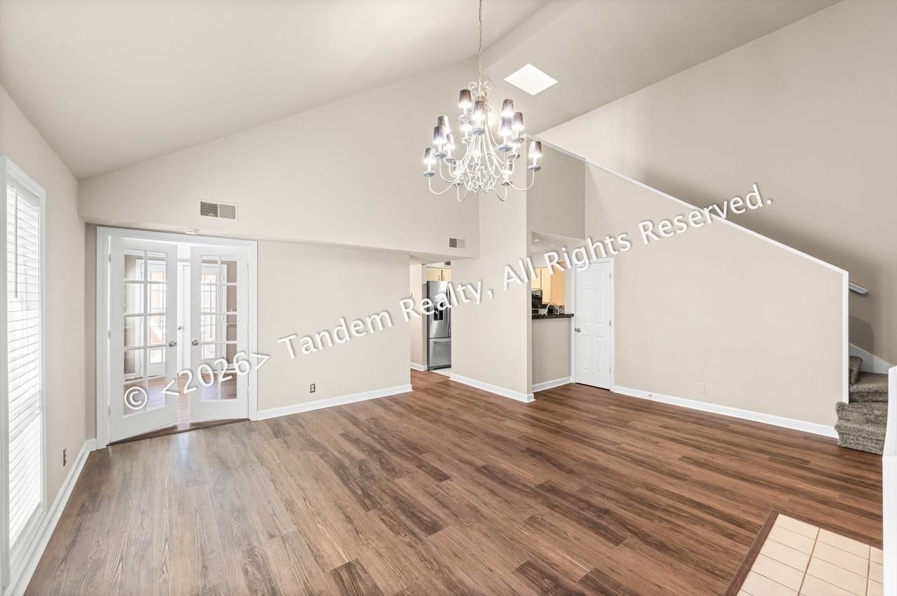 937 Russell St #10 - Photo 4 of 33
