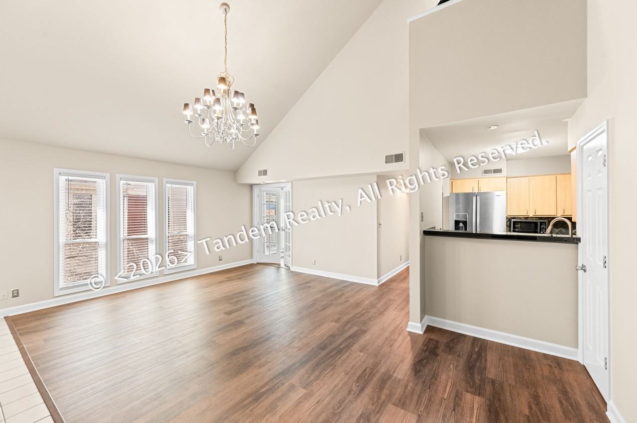 937 Russell St #10 - Photo 7 of 33