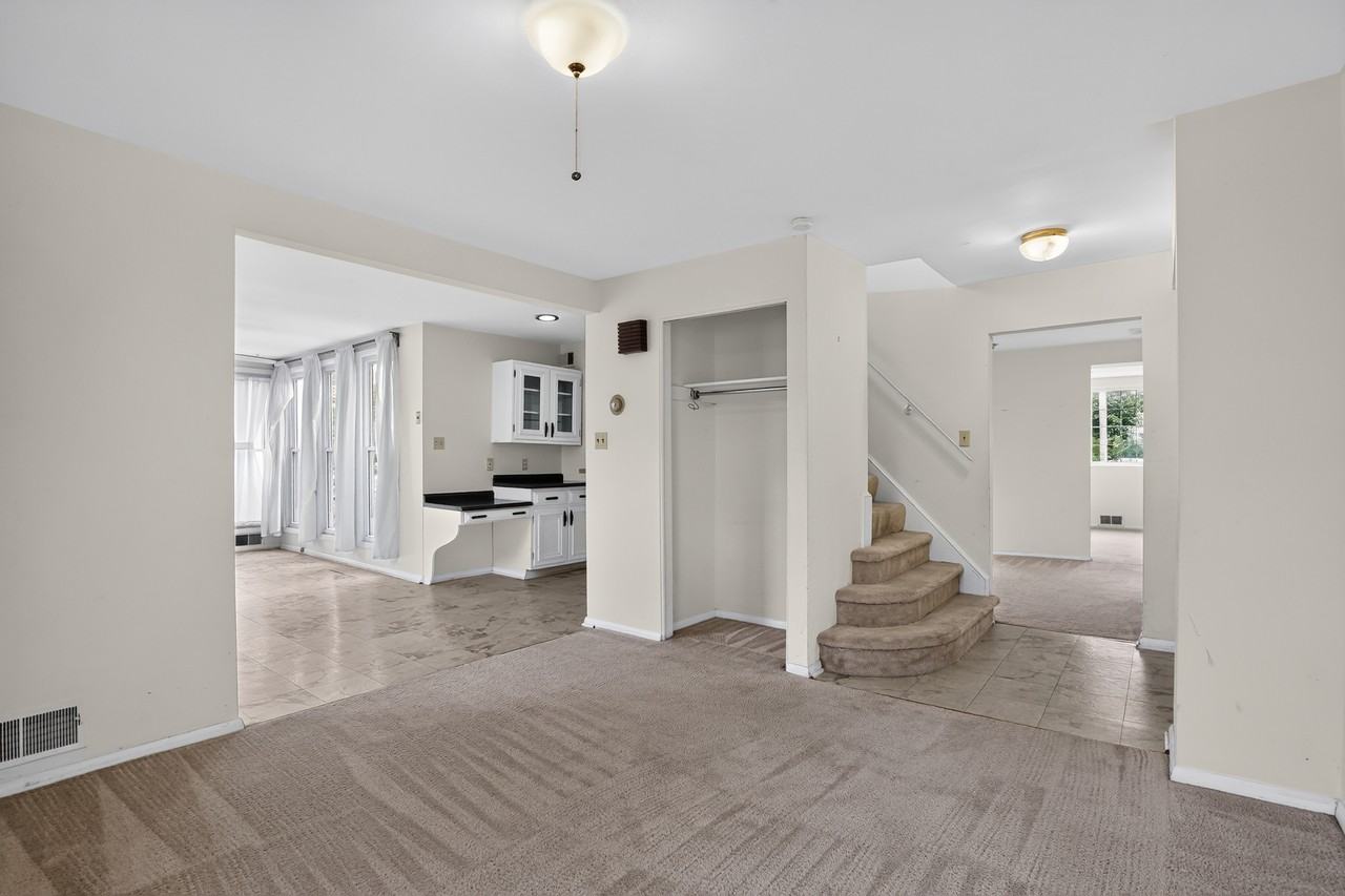 1327 S Queen St - Photo 2 of 15