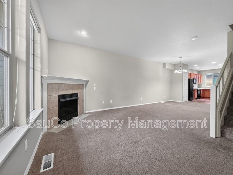 1419 Ne Lockheart Ln - Photo 6 of 33