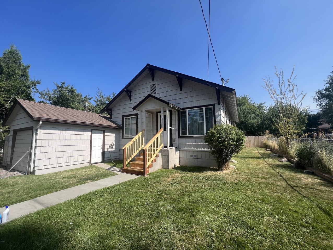 718 Cedar St - Photo 2 of 15