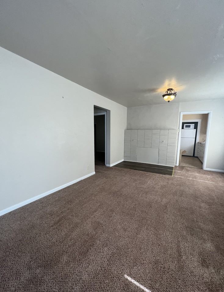 718 Cedar St - Photo 4 of 15
