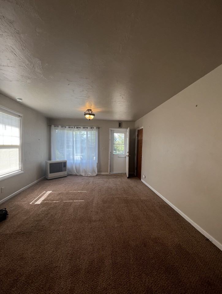 718 Cedar St - Photo 5 of 15