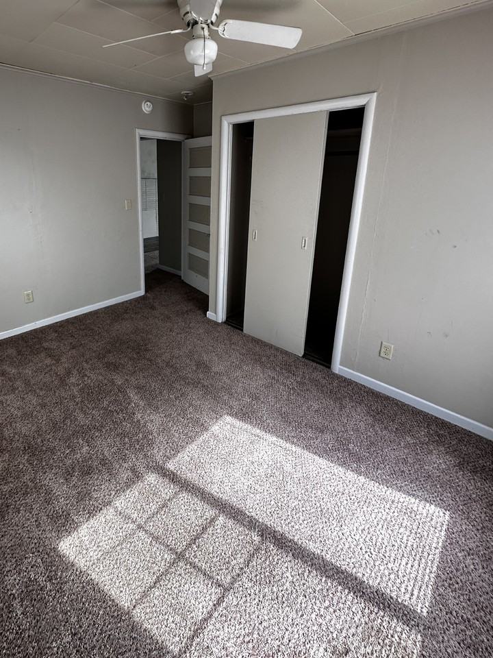 718 Cedar St - Photo 7 of 15