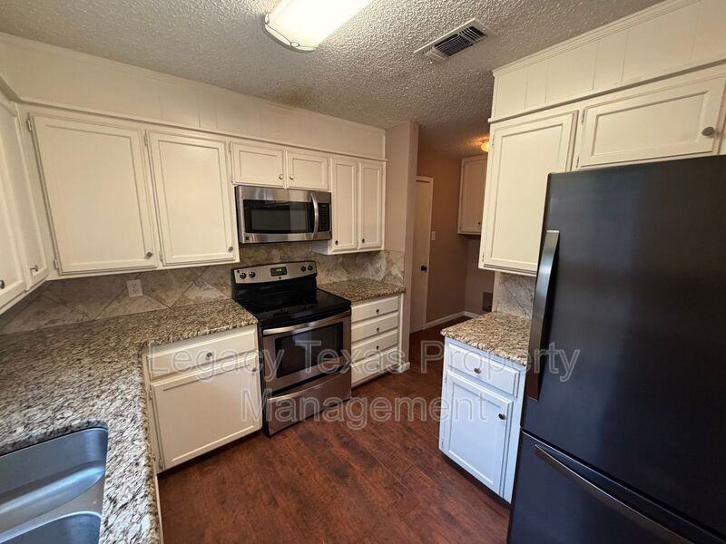 513 Willow Cir W - Photo 3 of 17