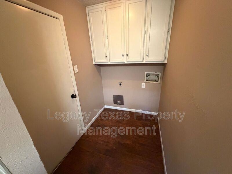 513 Willow Cir W - Photo 4 of 17