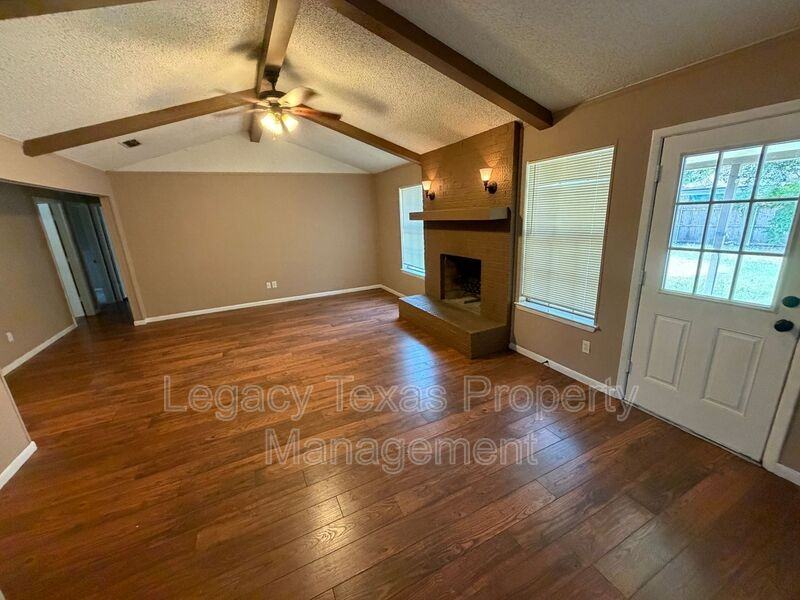 513 Willow Cir W - Photo 6 of 17