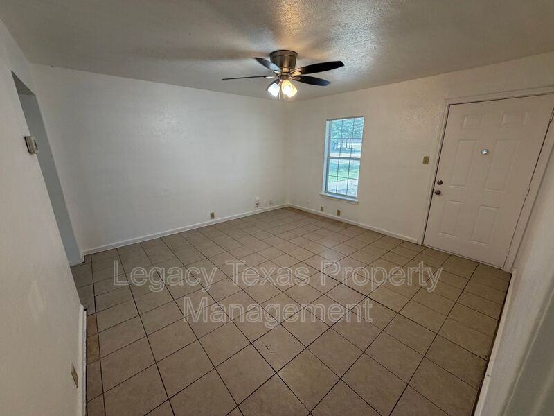 1112 Dugan St - Photo 2 of 7