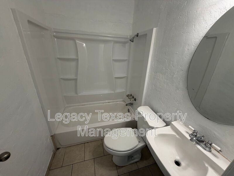 1112 Dugan St - Photo 5 of 7