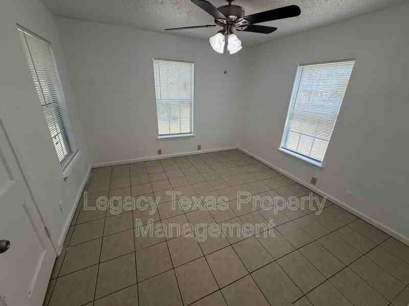 1112 Dugan St - Photo 6 of 7