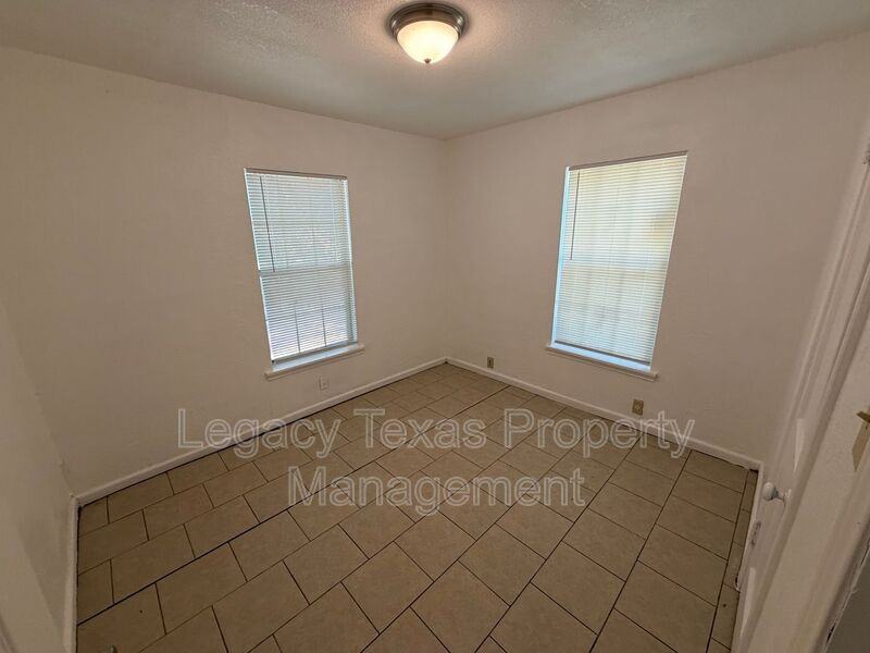 1112 Dugan St - Photo 7 of 7