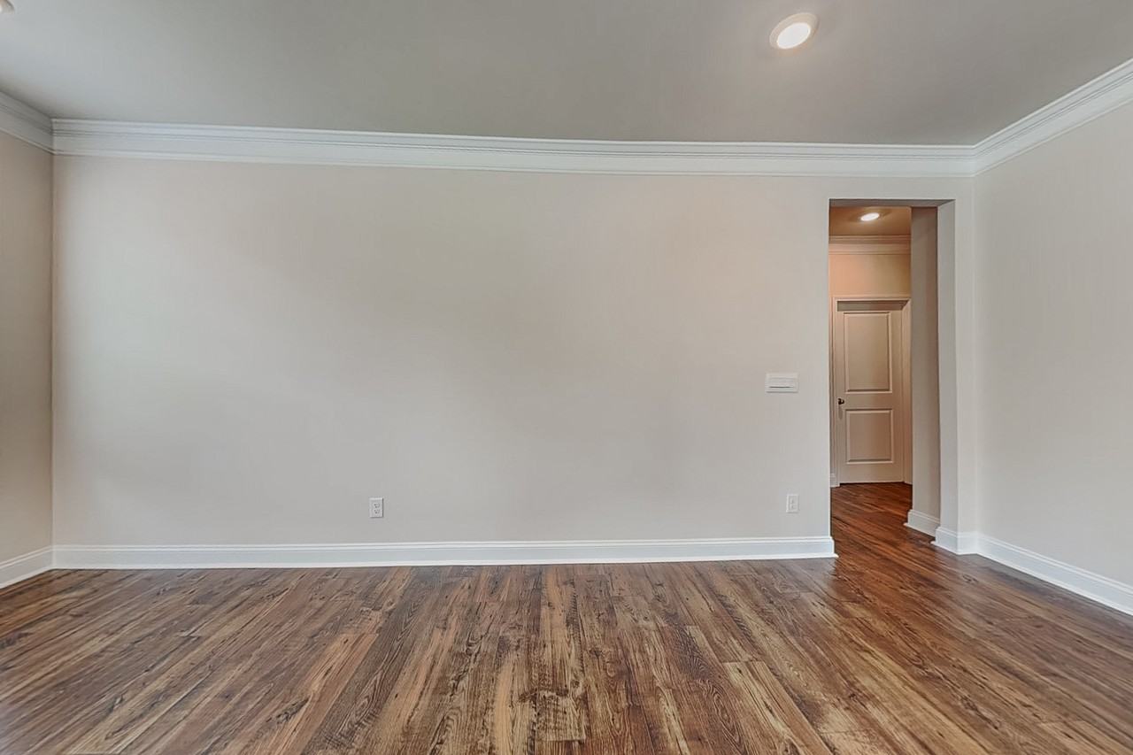 5301 Ennisworth Ln - Photo 5 of 23