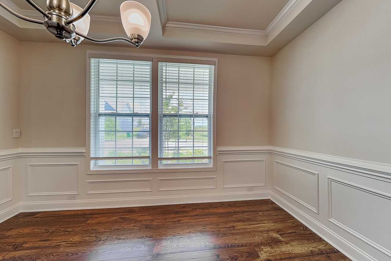 5301 Ennisworth Ln - Photo 6 of 23
