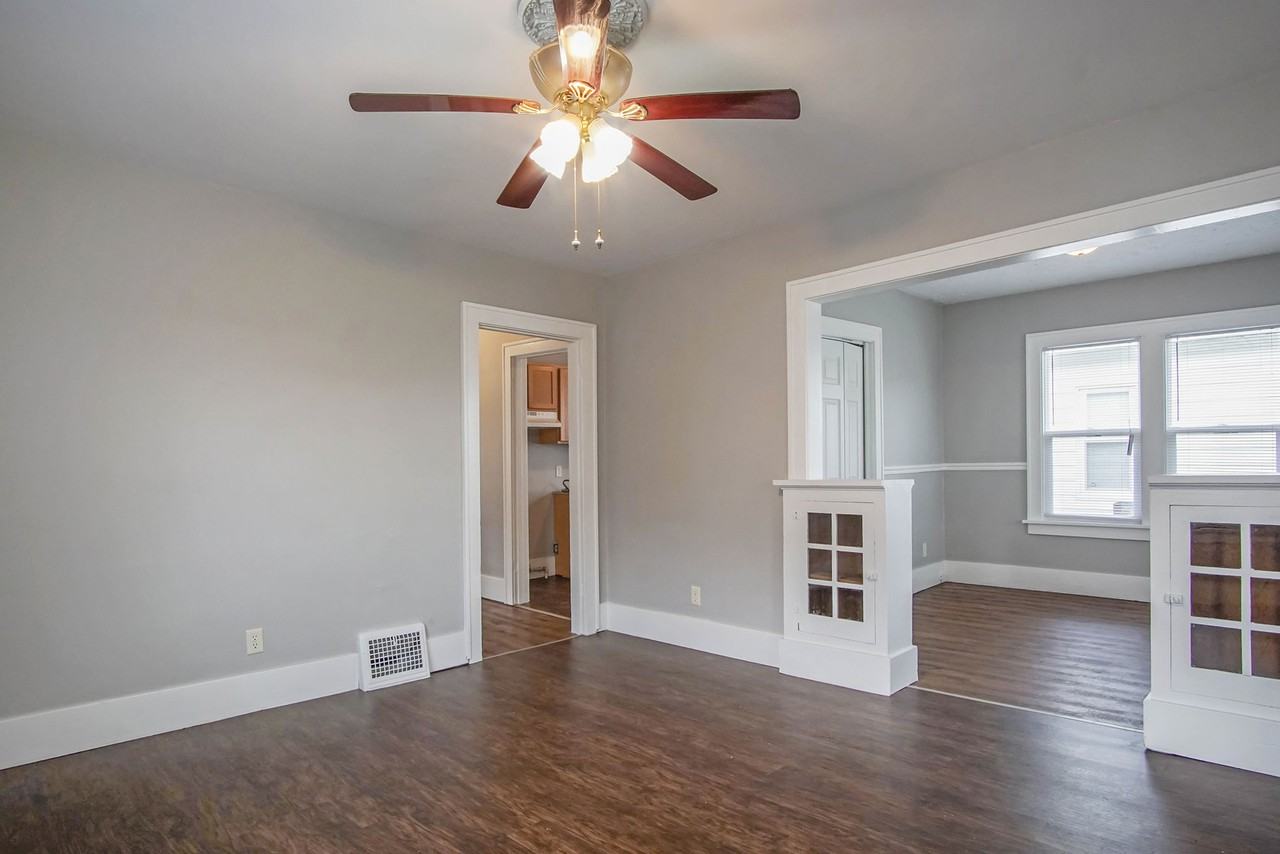 2715 W 6th St - Photo 3 of 14