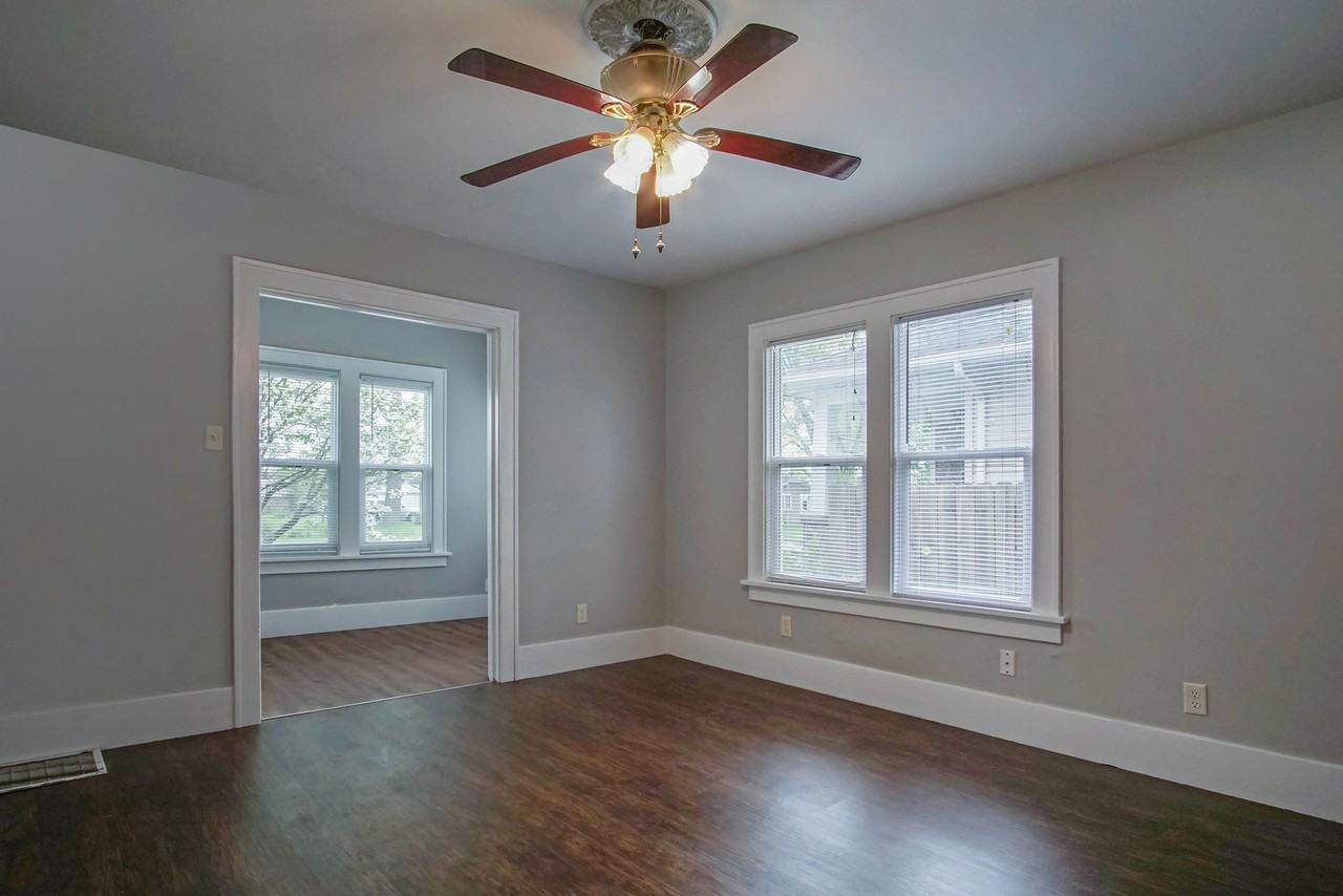 2715 W 6th St - Photo 4 of 14