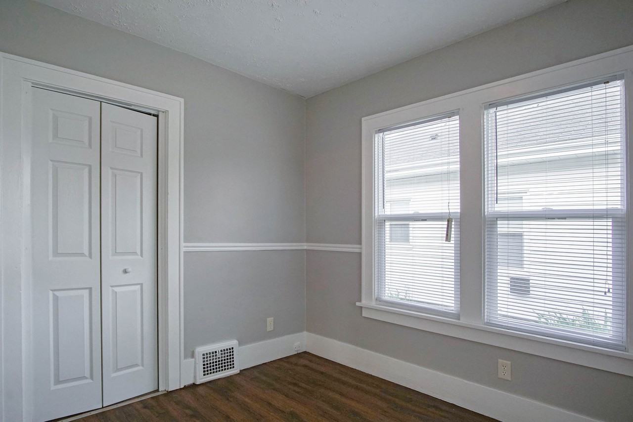 2715 W 6th St - Photo 5 of 14