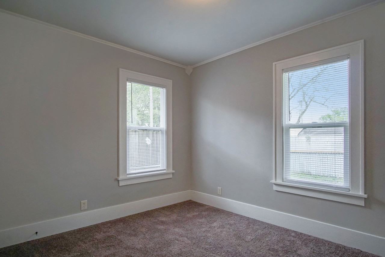 2715 W 6th St - Photo 7 of 14