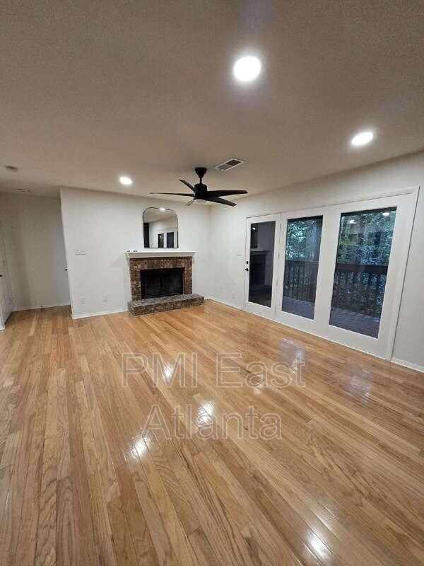 512 Tuxworth Cir - Photo 2 of 13