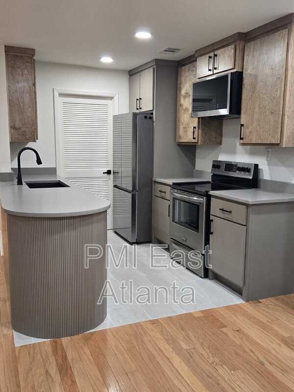 512 Tuxworth Cir - Photo 3 of 13