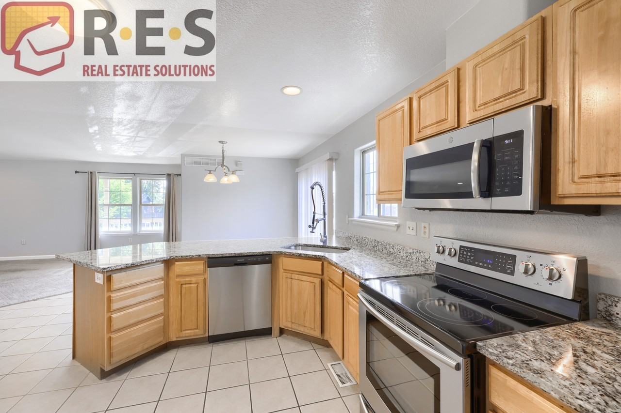 3841 Grove St - Photo 3 of 17