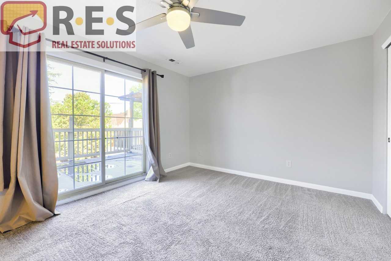 3841 Grove St - Photo 5 of 17