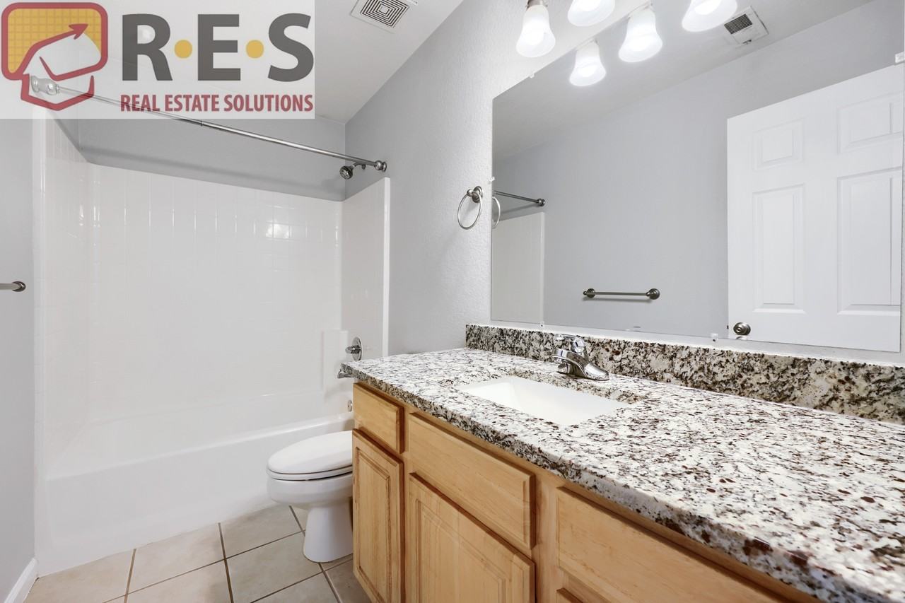 3841 Grove St - Photo 6 of 17