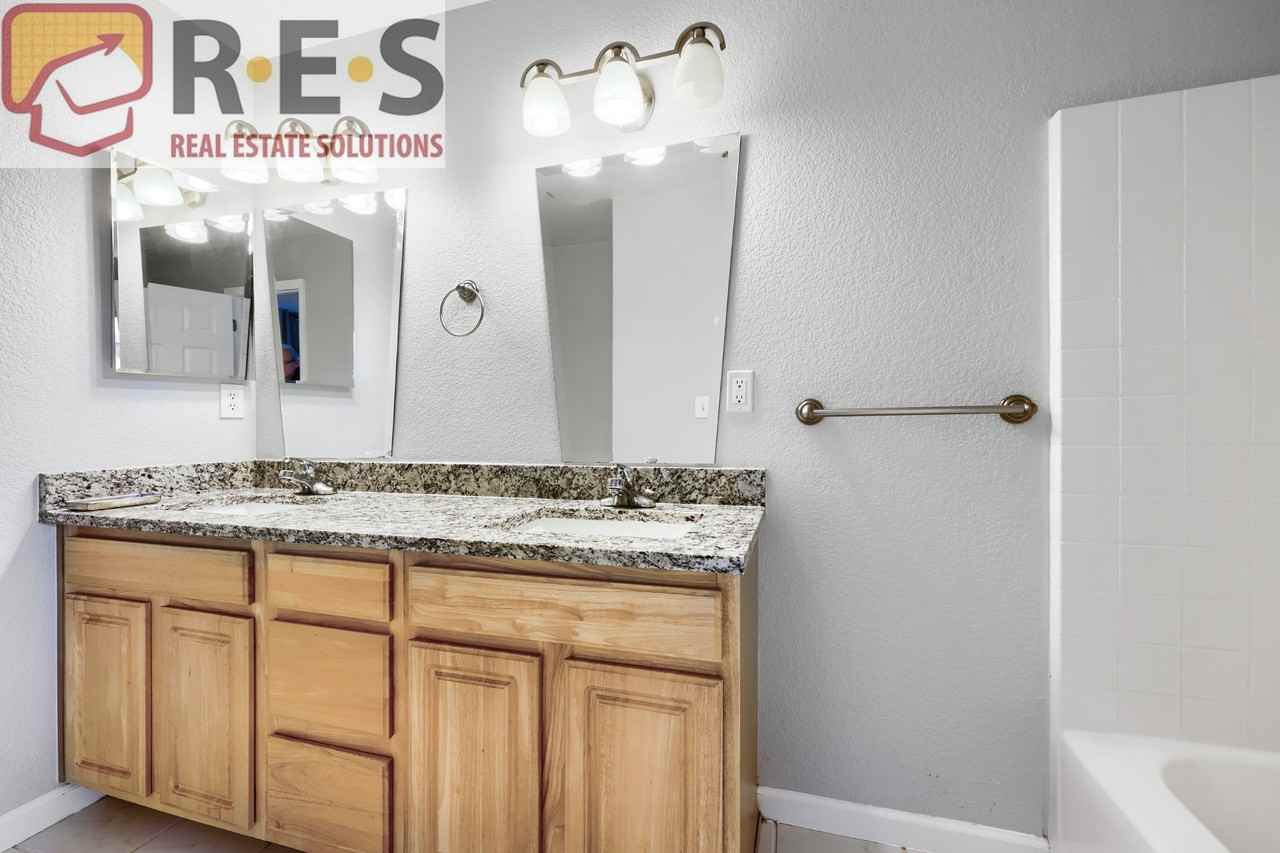 3841 Grove St - Photo 7 of 17