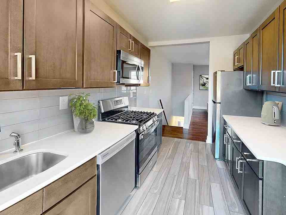 1116 N Stiles St - Photo 5 of 10