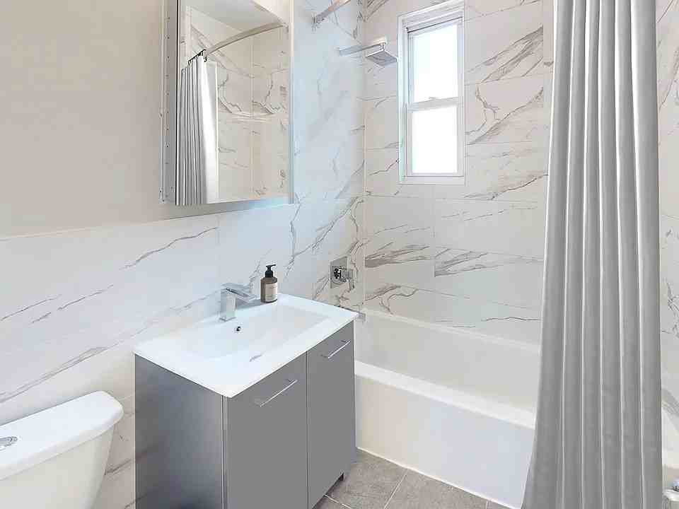 1116 N Stiles St - Photo 6 of 10