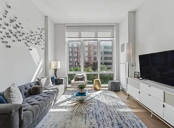 55 Bank St - Photo 5 of 14
