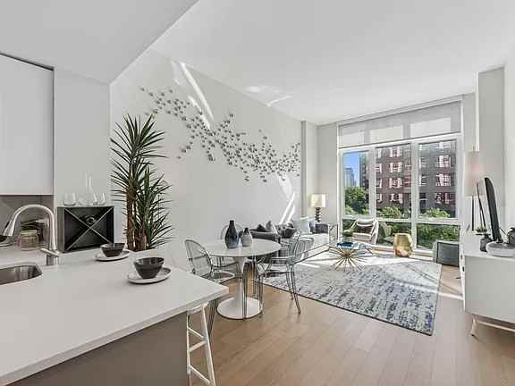 55 Bank St - Photo 7 of 14