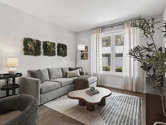 412 Summer St - Photo 3 of 10