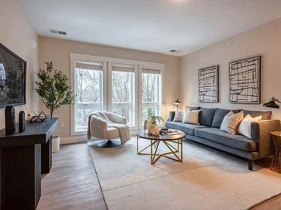 936 Brush Hill Rd - Photo 7 of 10