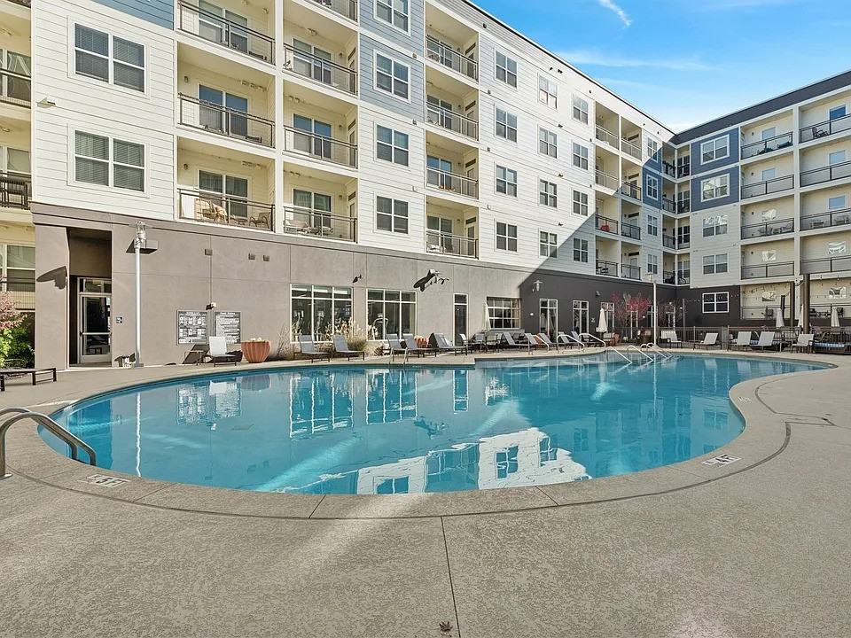 909 Rosa L Parks Blvd - Photo 2 of 12