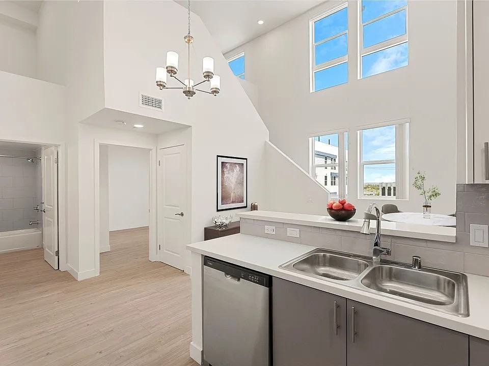 8521 S Sepulveda Blvd - Photo 2 of 10
