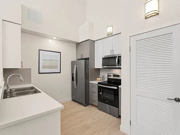 8521 S Sepulveda Blvd - Photo 3 of 10