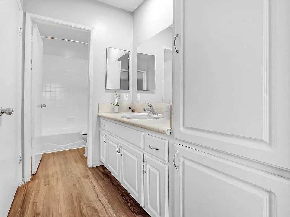 15105 Sherman Way - Photo 2 of 10