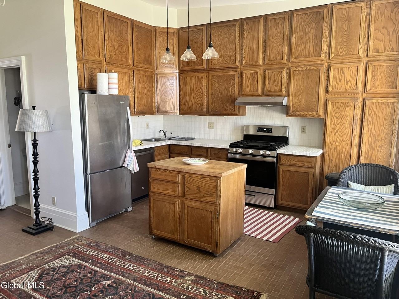 375 Hudson Ave - Photo 3 of 18