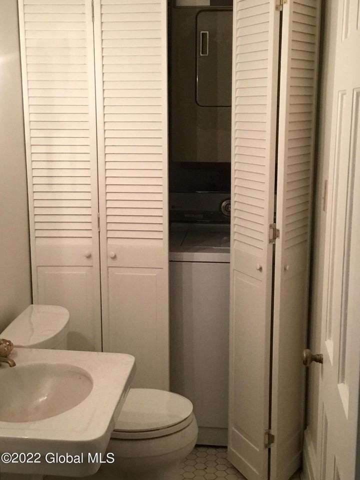 375 Hudson Ave - Photo 5 of 18