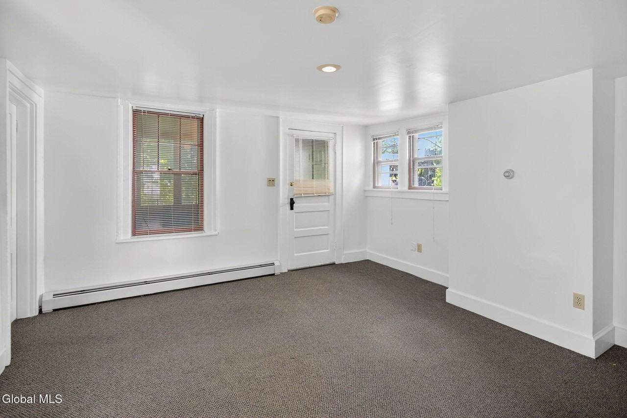 154 Jefferson St - Photo 3 of 14