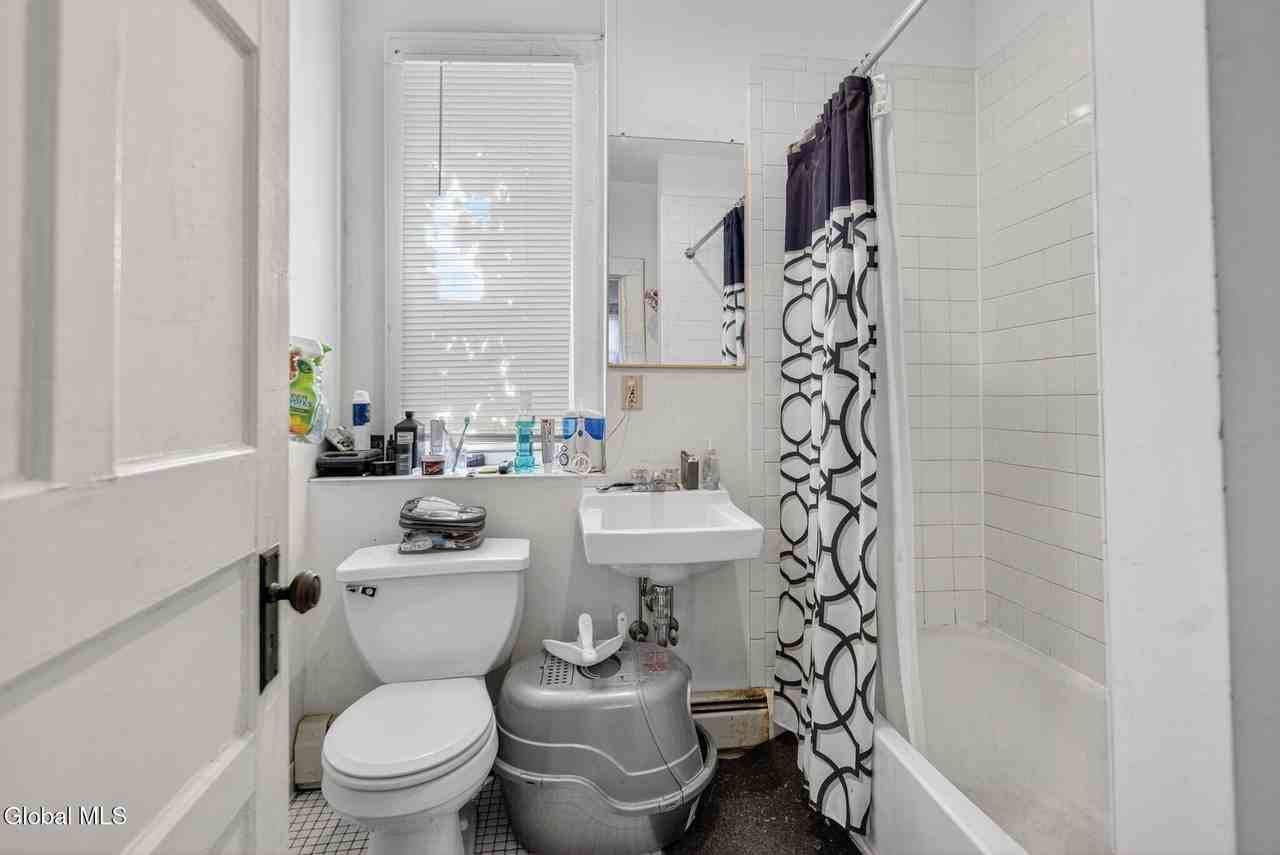 154 Jefferson St - Photo 4 of 14